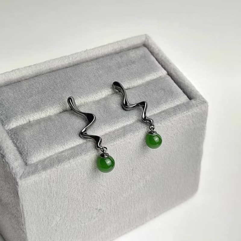 JadeStyle【黑韻】台灣玉6mm耳針 | 925銀鍍黑極簡設計