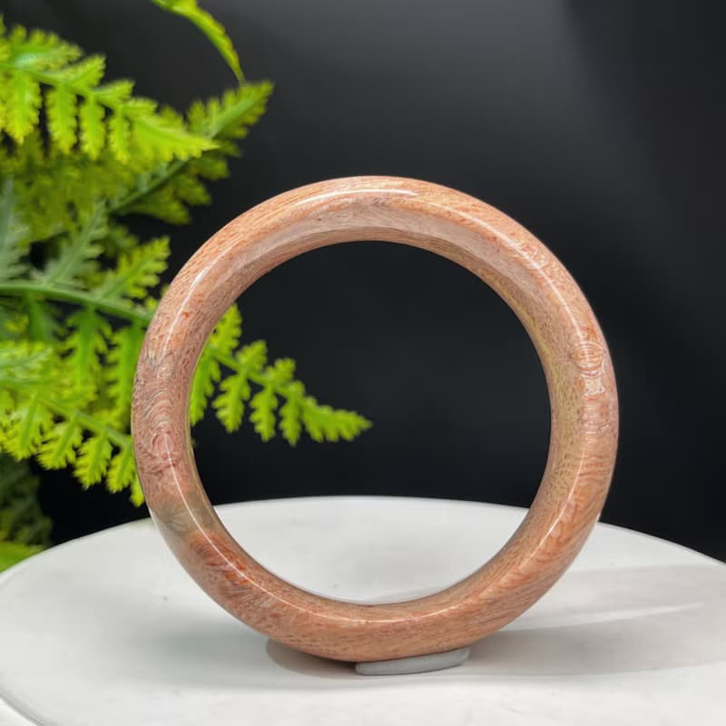 精品 粉色珊瑚玉手鐲 57MM 冰潤高瓷玉化 大花鳳尾紋 脈輪異性緣