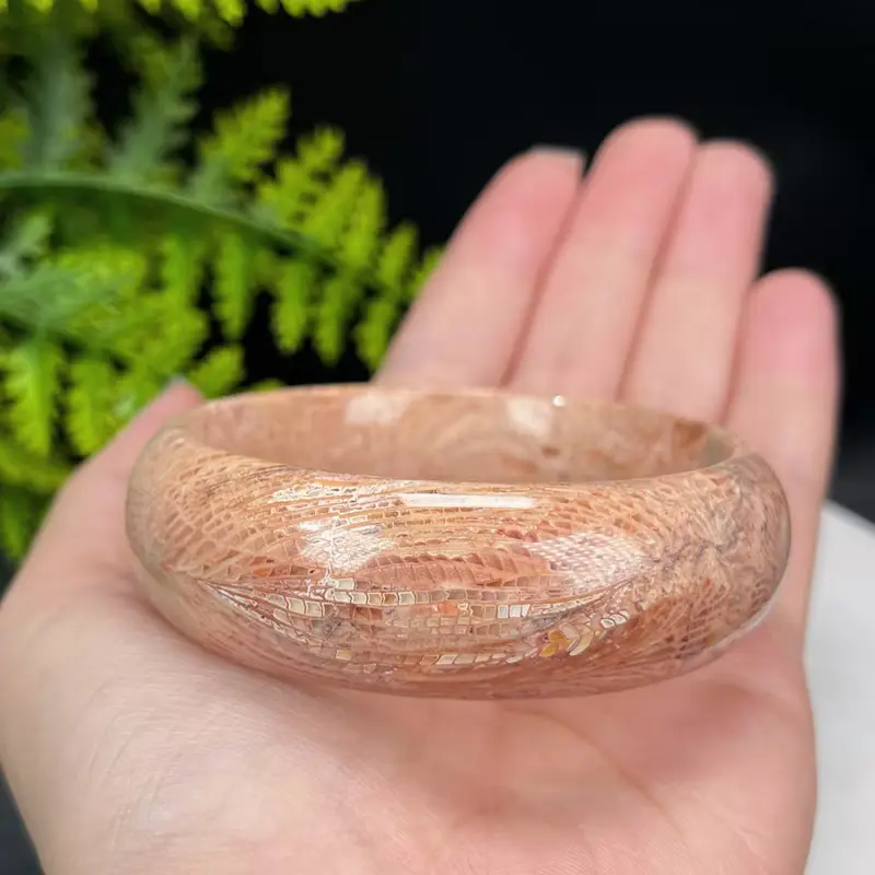 精品 粉色珊瑚玉手鐲 57MM 冰潤高瓷玉化 大花鳳尾紋 脈輪異性緣