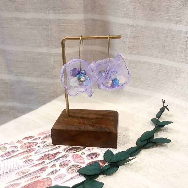 手作刺繡//九重葛花球輕透珠繡耳環//可改夾式
