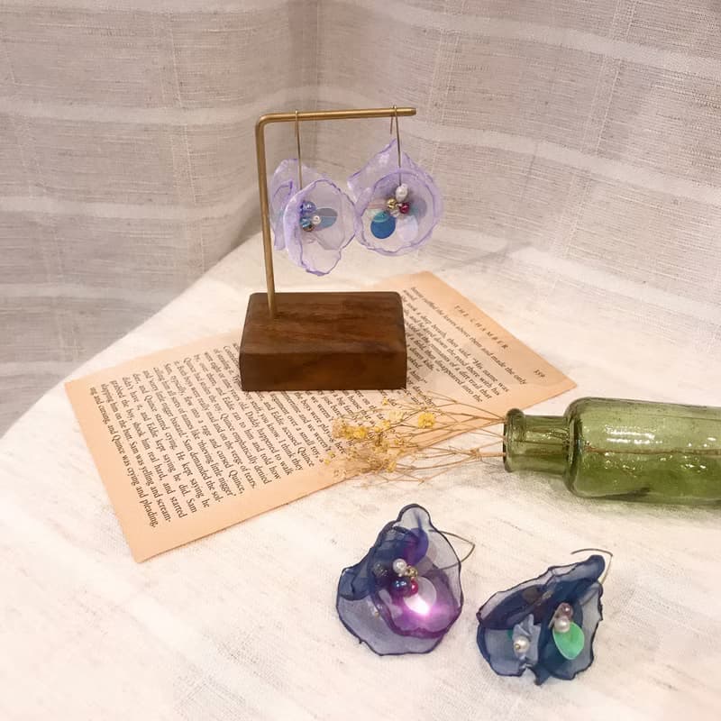 手作刺繡//九重葛花球輕透珠繡耳環//可改夾式