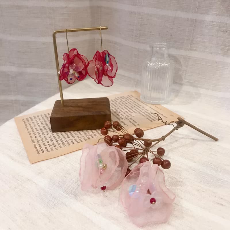 手作刺繡//九重葛花球輕透珠繡耳環//可改夾式