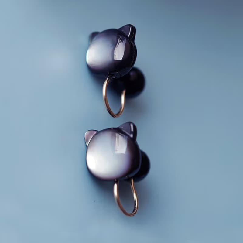 14KGFイヤーカフ・黒蝶貝の猫　黒猫