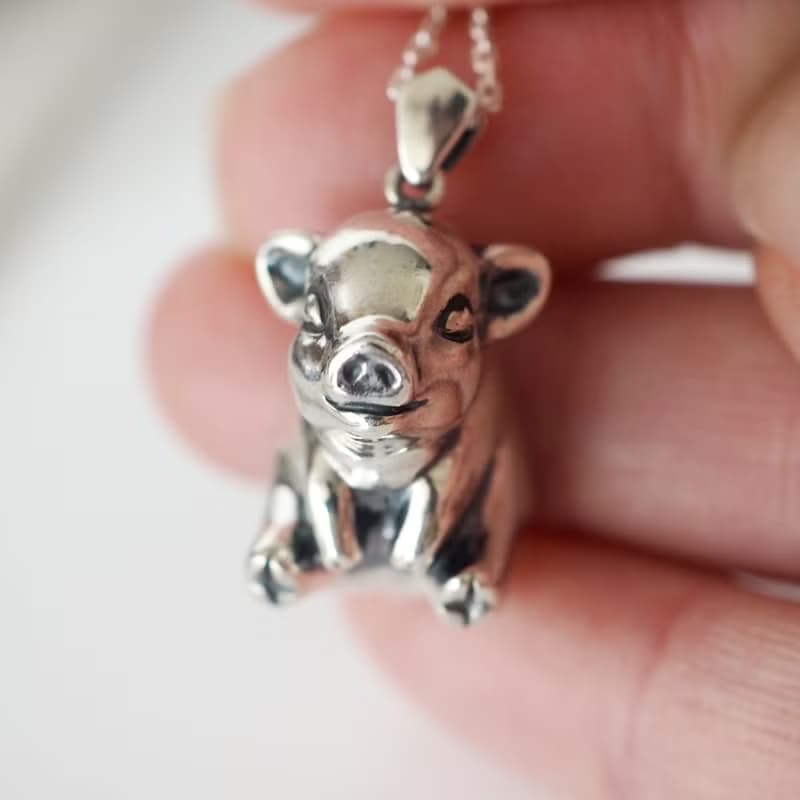 お座り子豚Silverペンダント