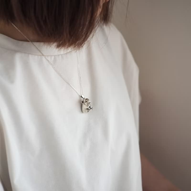お座り子豚Silverペンダント