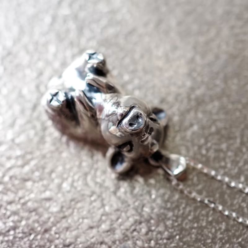 お座り子豚Silverペンダント