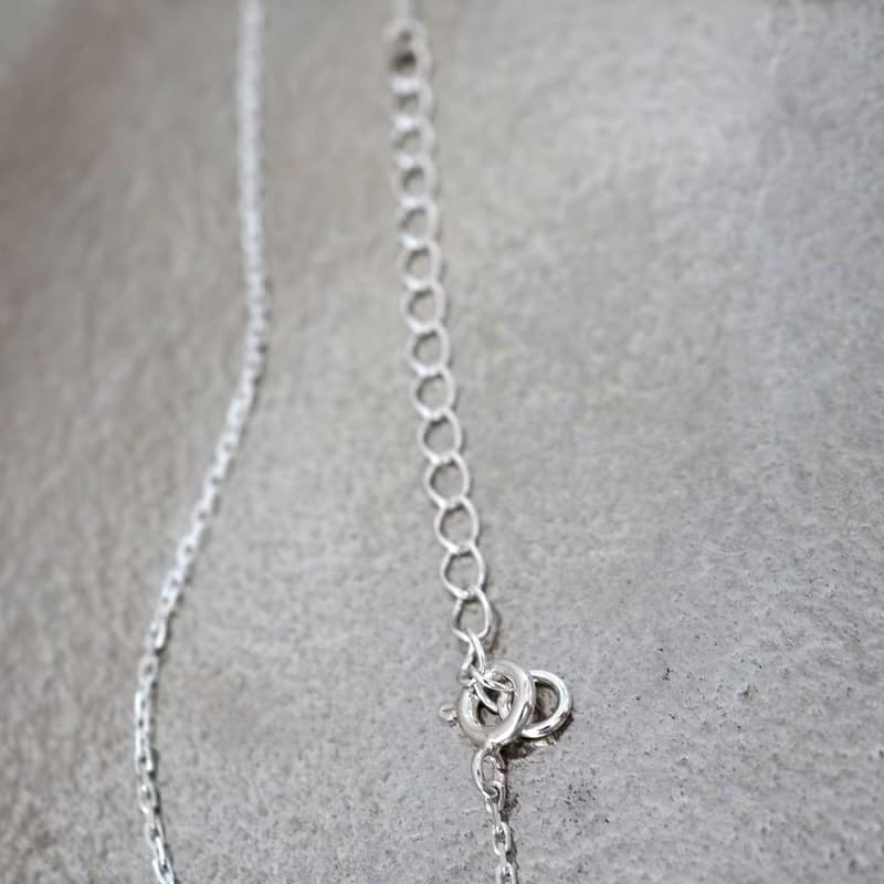 お座り子豚Silverペンダント