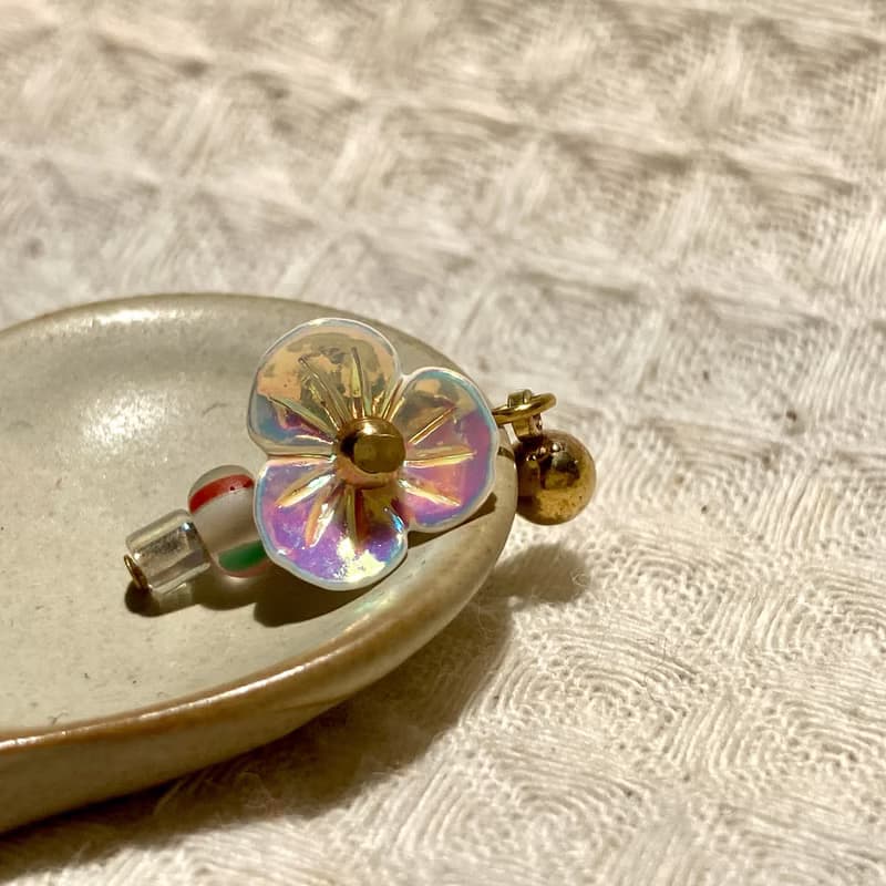 老林雜貨 | 不對稱小花耳環 (針式 / 夾式)