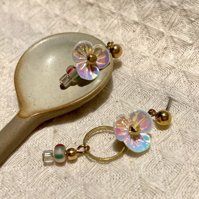 老林雜貨 | 不對稱小花耳環 (針式 / 夾式)