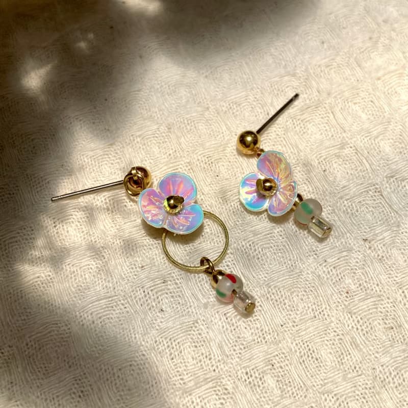 老林雜貨 | 不對稱小花耳環 (針式 / 夾式)