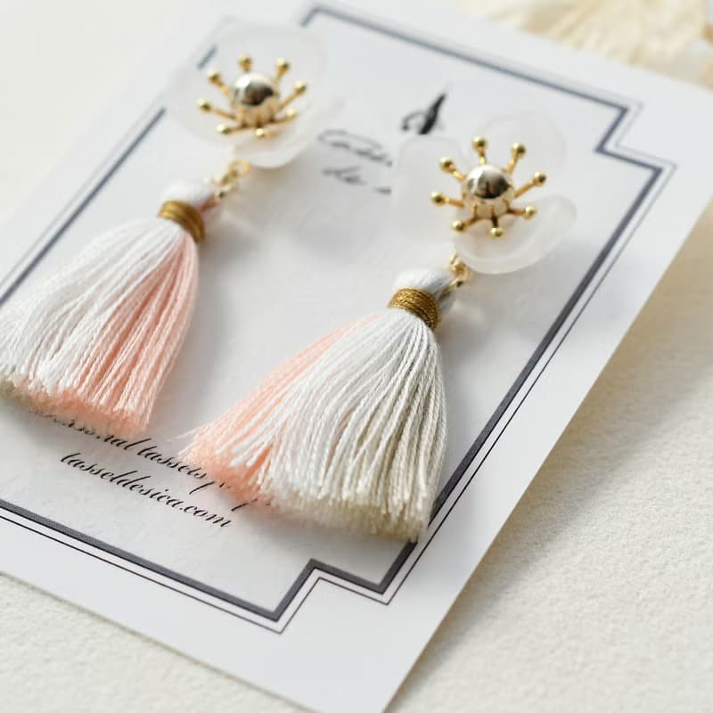 花びらタッセルピアス・イヤリング /桜ピンク