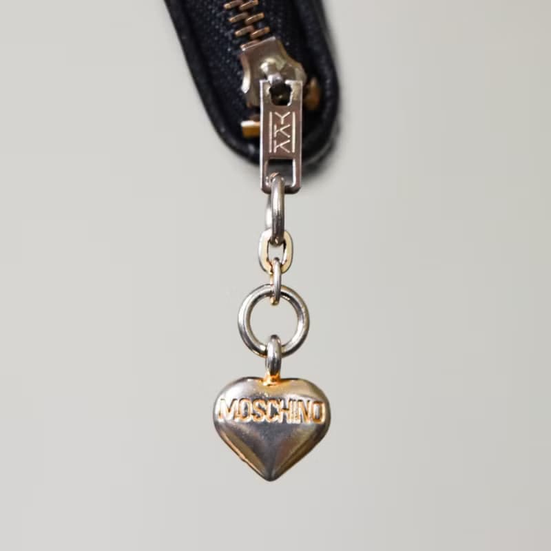 Vintage Moschino 黑色愛心絎縫小零錢包