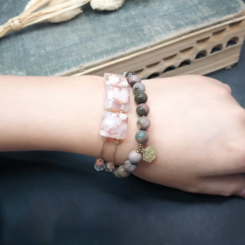 VIIART。綻放。櫻花瑪瑙阿魯沙水晶手鍊|果凍溫柔感粉花手排