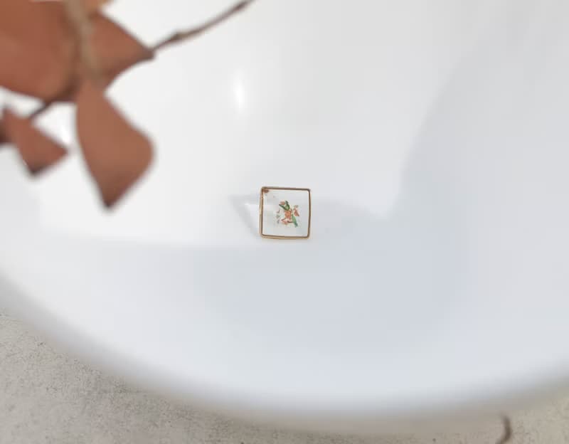 方形紅綠碎花 • 耳針 耳夾 生日 送禮