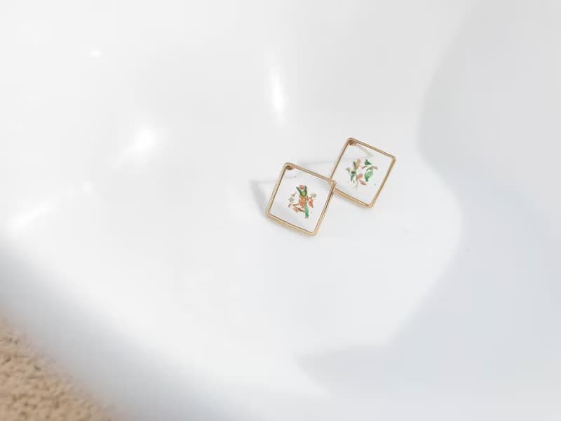 方形紅綠碎花 • 耳針 耳夾 生日 送禮
