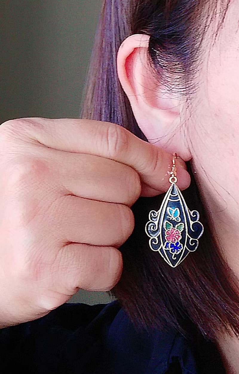 Vintage Jewelry 西洋古董飾品 黑底花卉 景泰藍 耳勾 針式耳環