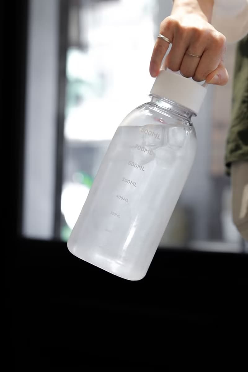 日系大賣 琥珀色1000ml大容量手提水壺 炎夏補水拍檔