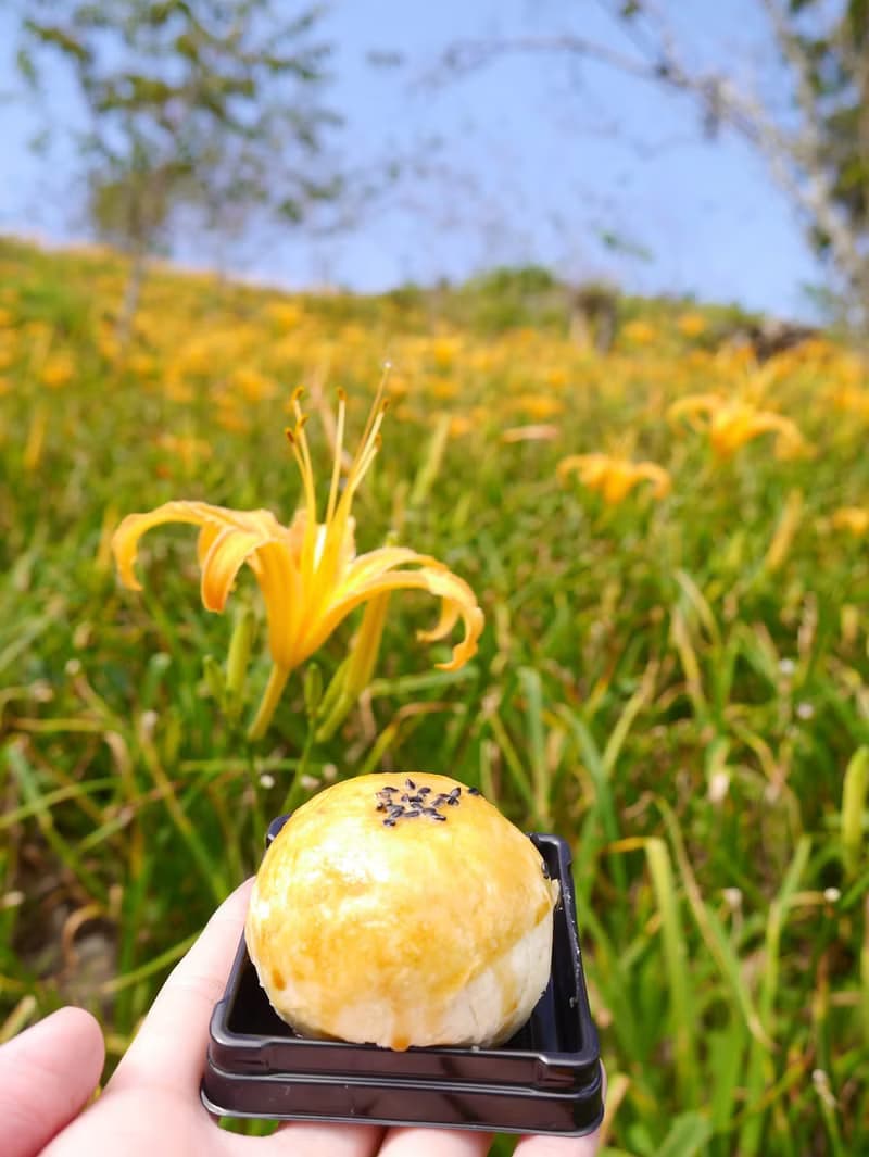 中秋限定─半月蛋黃酥(一盒六入)