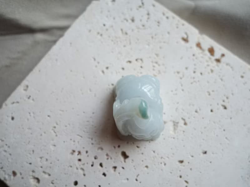 玉跪人・翡翠・緬甸玉 ・天然石
