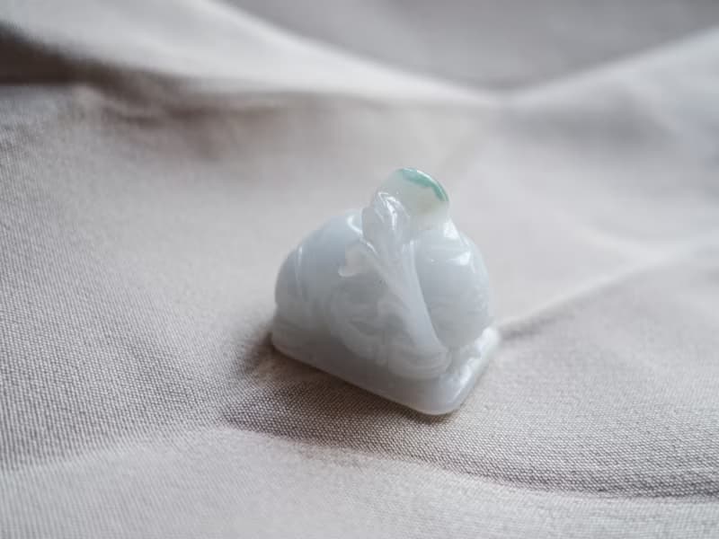 玉跪人・翡翠・緬甸玉 ・天然石