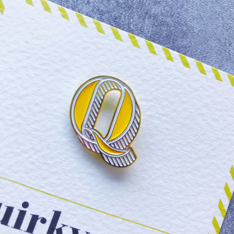 Q / Quirky -琺瑯徽章卡－附信封 開學季 情人卡 萬用字母卡