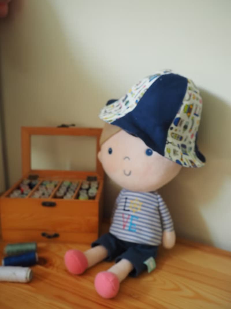 手作雙面牛仔藍卡通機械人嬰兒小孩帽子及圍巾禮物套裝