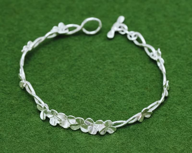 クローバー ブレスレット - コンテンポラリージュエリー