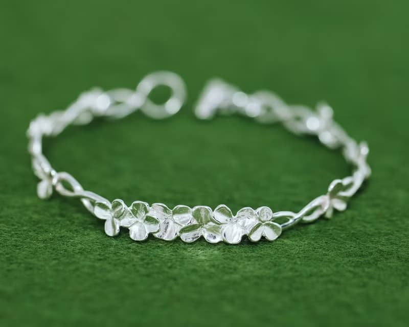 クローバー ブレスレット - コンテンポラリージュエリー