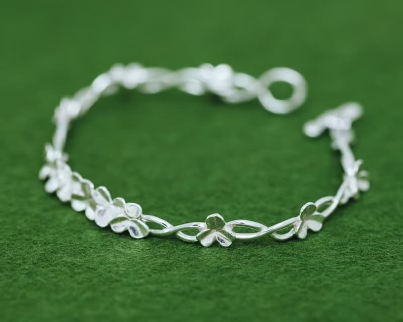 クローバー ブレスレット - コンテンポラリージュエリー