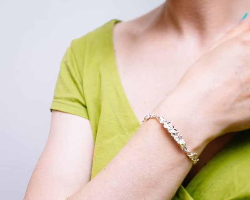 クローバー ブレスレット - コンテンポラリージュエリー