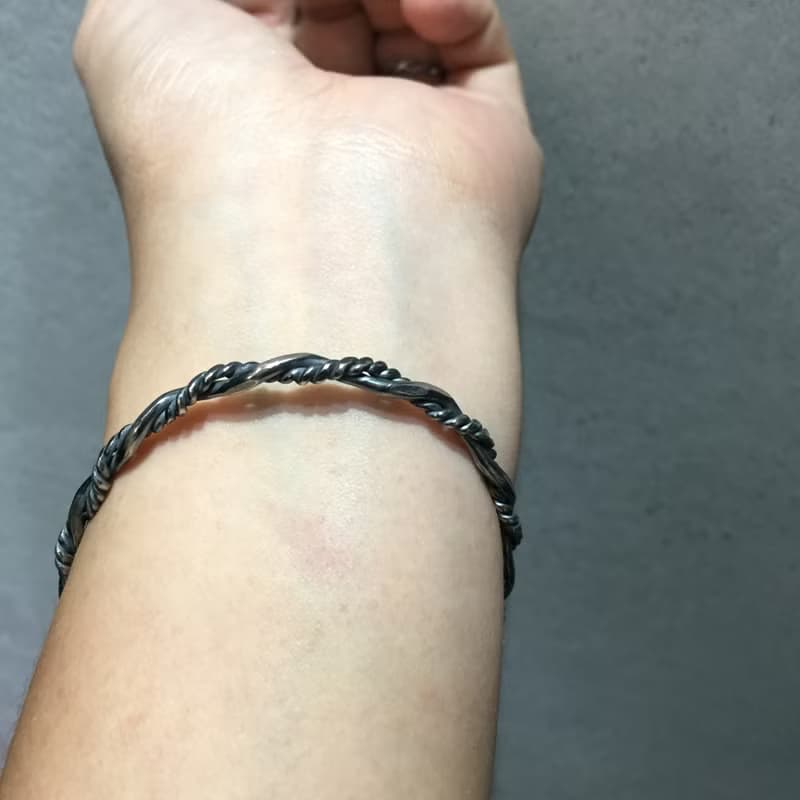 / 熟悉 / 纏繞麻花無開口手環 母親節禮物
