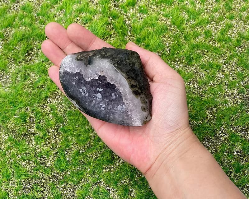 天然原皮原礦小小紫晶錢袋  小小紫晶洞 紫水晶 可消磁晶石小飾品