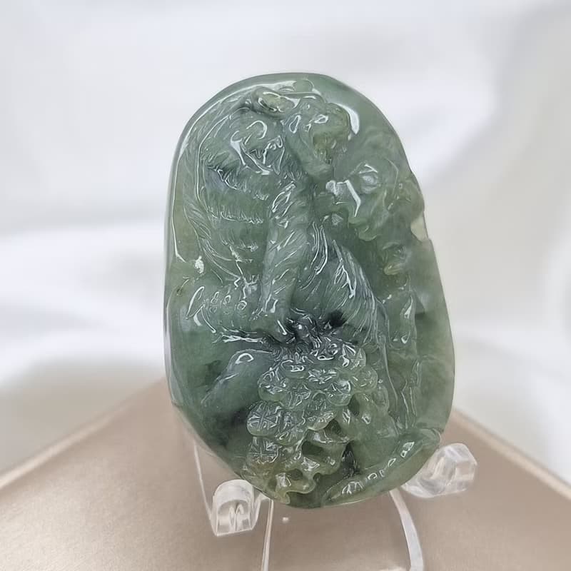 冰潤油清帶藍飄花上山虎 | 天然緬甸玉A貨翡翠