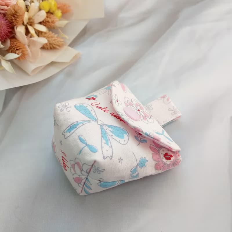 粉彩女孩風。奶嘴收納袋 / 奶嘴鏈 (可繡名字)