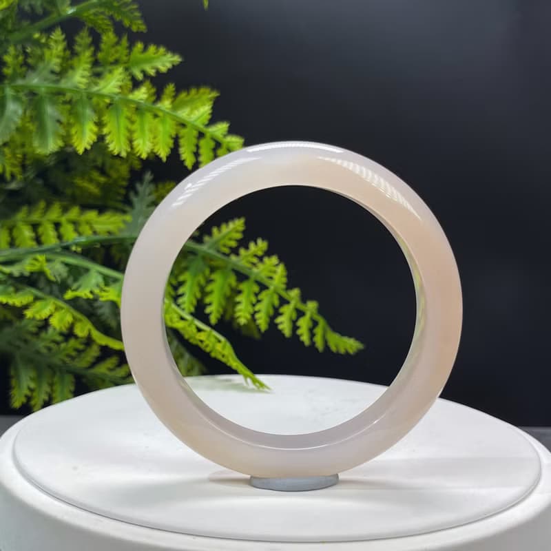 精品 溏心瑪瑙手镯 58MM 冰潤粉白飄淺蜂蜜糖 玉髓手環 脈輪魅力