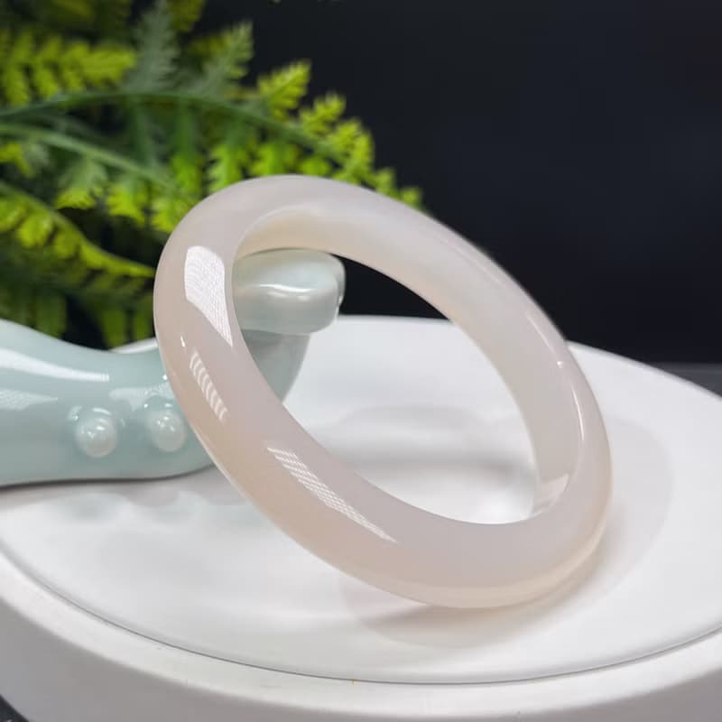 精品 溏心瑪瑙手镯 58MM 冰潤粉白飄淺蜂蜜糖 玉髓手環 脈輪魅力