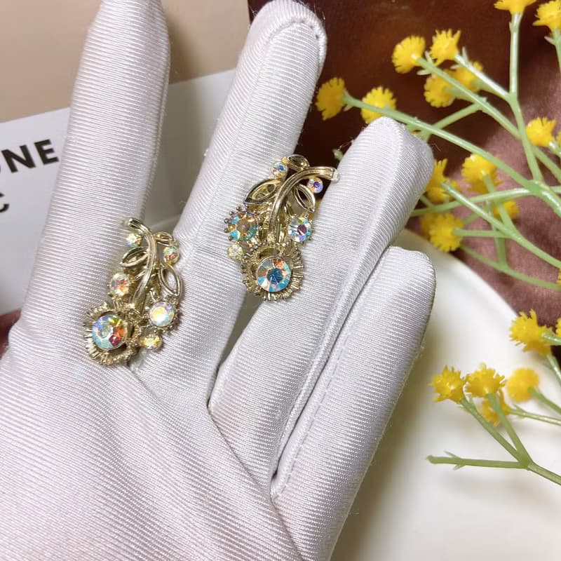 【西洋古董飾品】Lisner 優雅花葉閃爍彩萊茵 彎曲 耳環耳夾