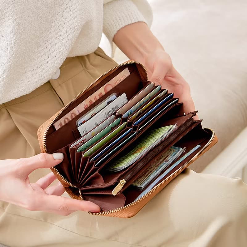 CHENSON真皮 12卡風琴卡層包覆式長夾  咖啡(W21425-B)