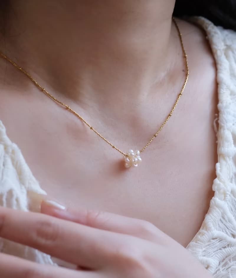 小米花  天然珍珠編織球項鍊。不鏽鋼鍊條