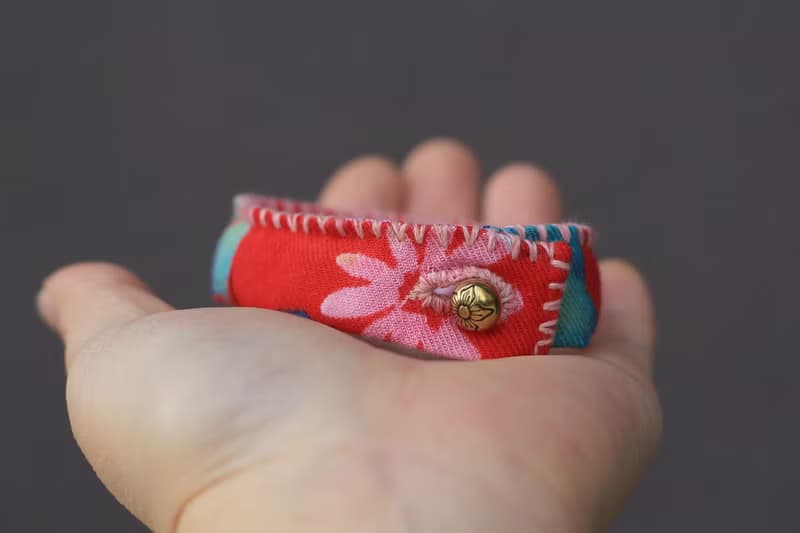壹染指原創手縫布藝 | 紫梗小葉艾 香囊手環 | 草木染手織布