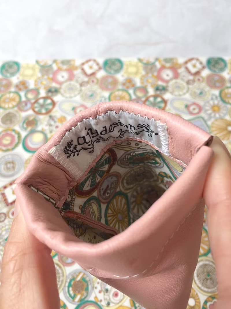 PY82-金字塔形狀粉紅色皮革彈片零錢包