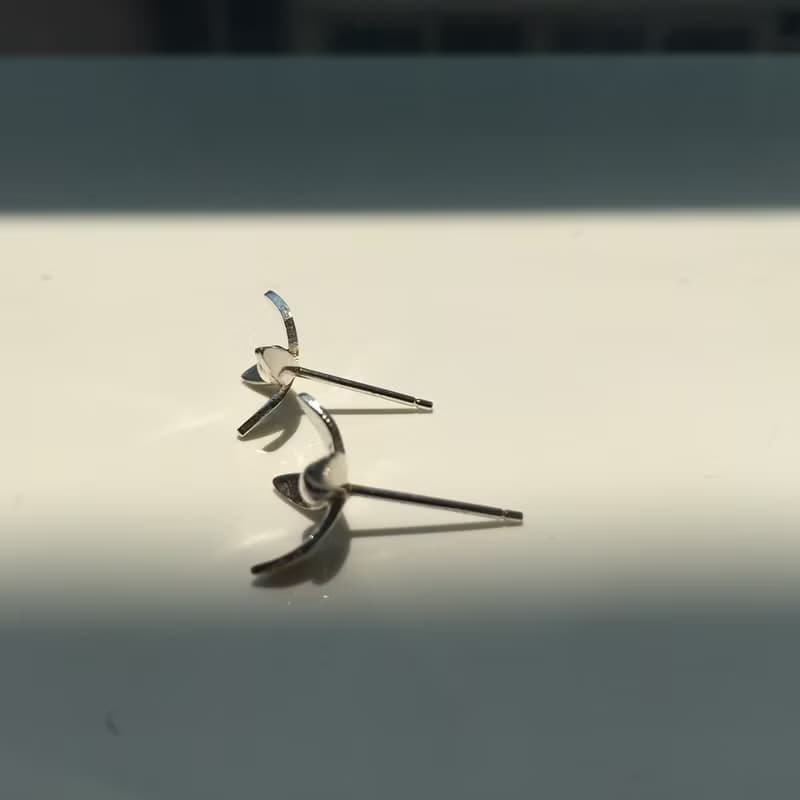 / 小草花b  /純銀耳環-925純銀耳針 / 夾式耳環