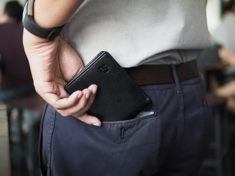 Men purse (Black) : Leather wallet, Short wallet, Folded wallet