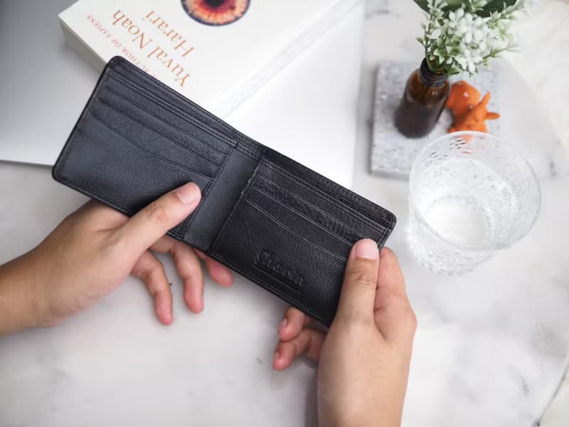 Men purse (Black) : Leather wallet, Short wallet, Folded wallet