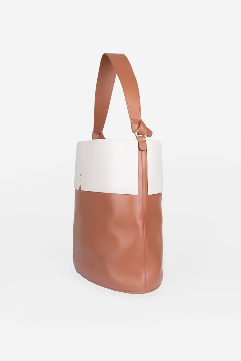 Gaia Jumbo 素皮革 水桶包 側背包 手拿包 棕色x米白色