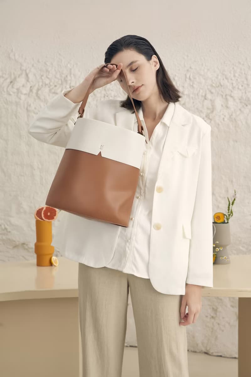 Gaia Jumbo 素皮革 水桶包 側背包 手拿包 棕色x米白色