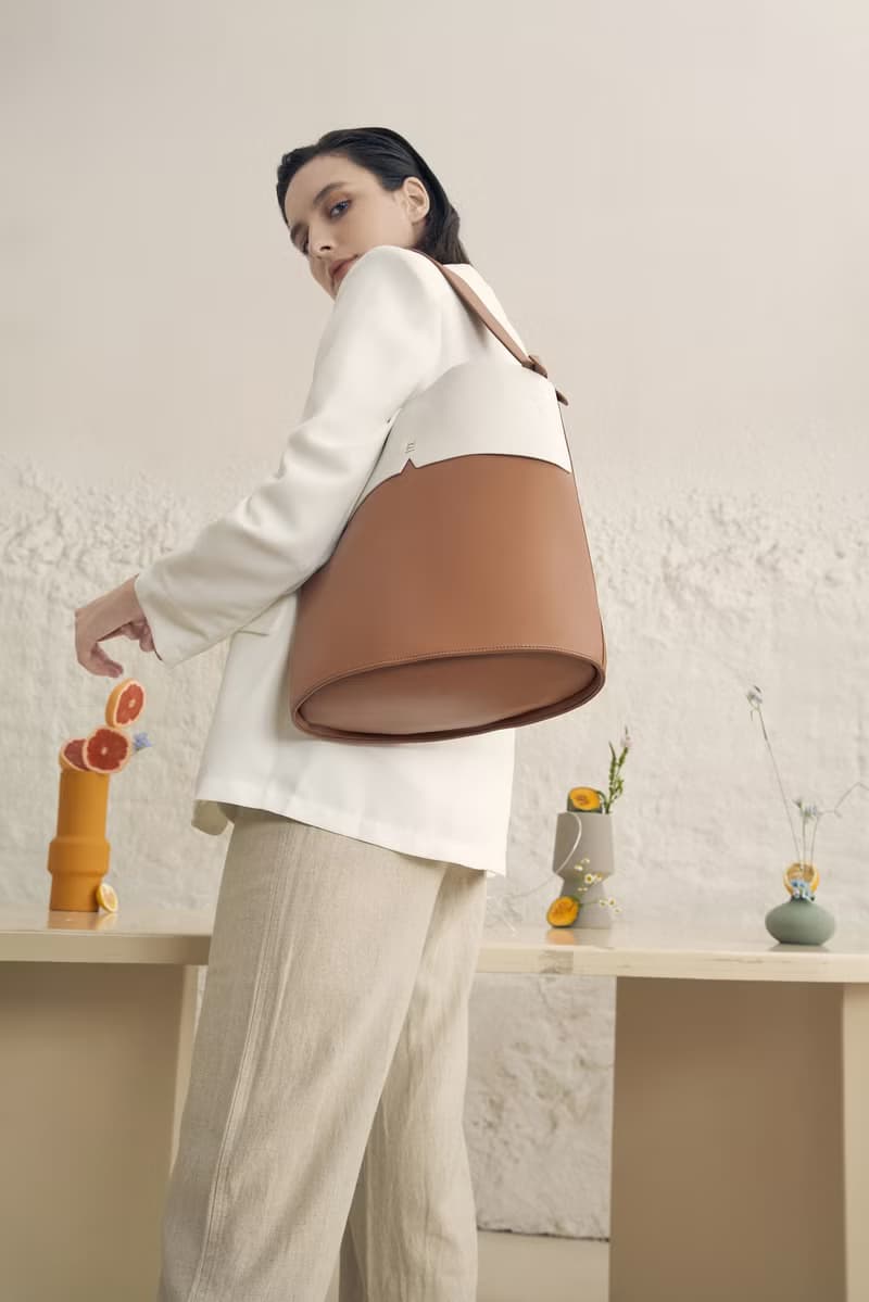 Gaia Jumbo 素皮革 水桶包 側背包 手拿包 棕色x米白色
