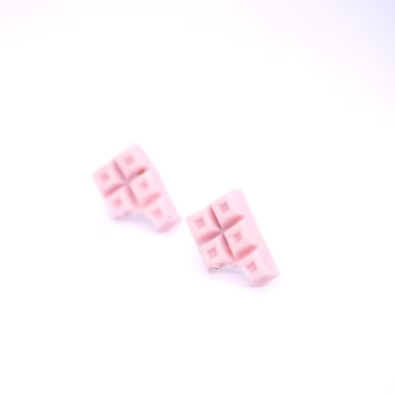 Playful Design 咬一口草莓巧克力塊耳環