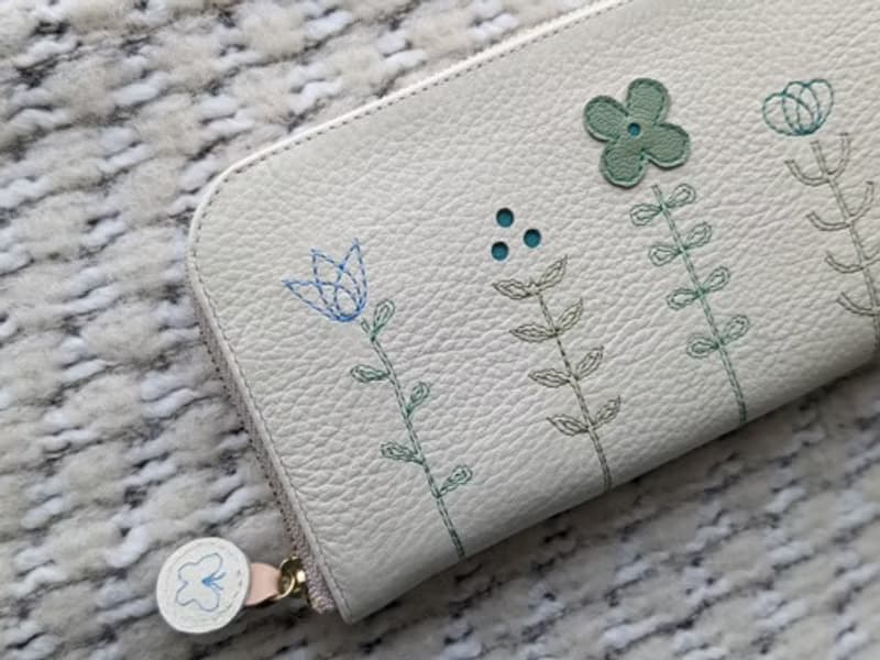 Pinkoi 代購 -  刺繡皮革錢包「LIFE」白奶油色x淺綠（牛皮）細長圓形拉鍊
