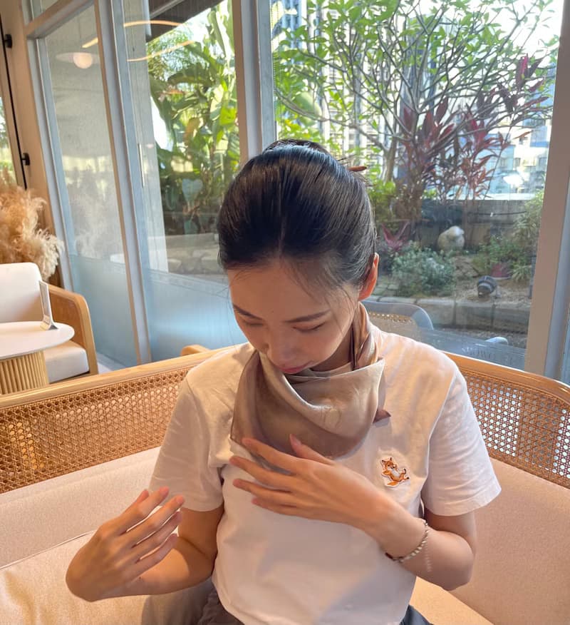 花葉移印染方短絲巾 - 雲夢疏影